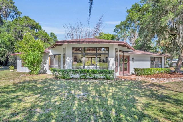 495 1ST STREET, Geneva, FL 32732