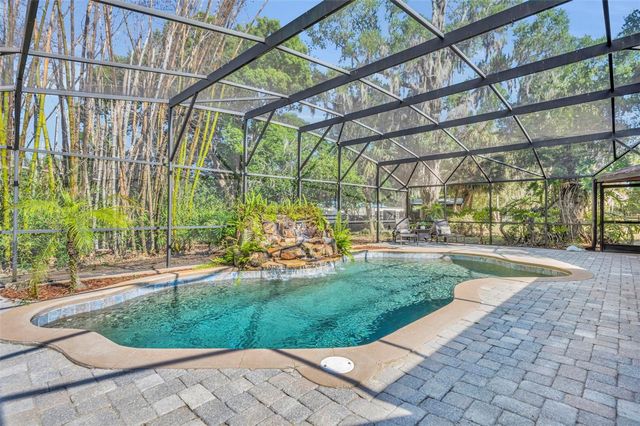 495 1ST STREET, Geneva, FL 32732