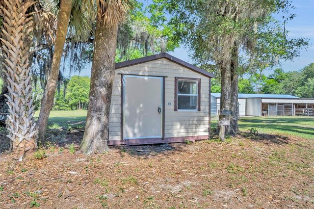 495 1ST STREET, Geneva, FL 32732