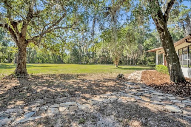 495 1ST STREET, Geneva, FL 32732