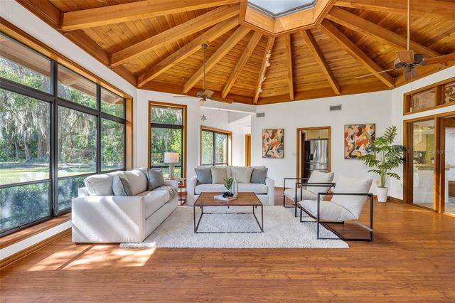 495 1ST STREET, Geneva, FL 32732