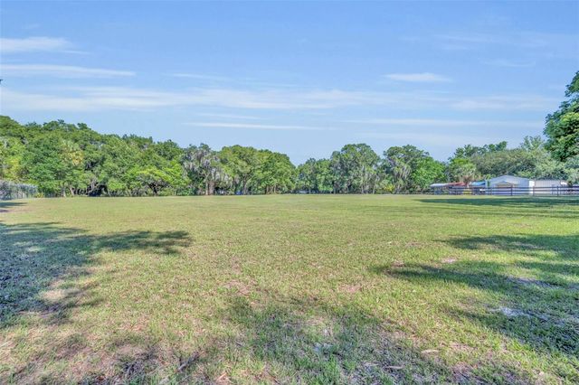495 1ST STREET, Geneva, FL 32732