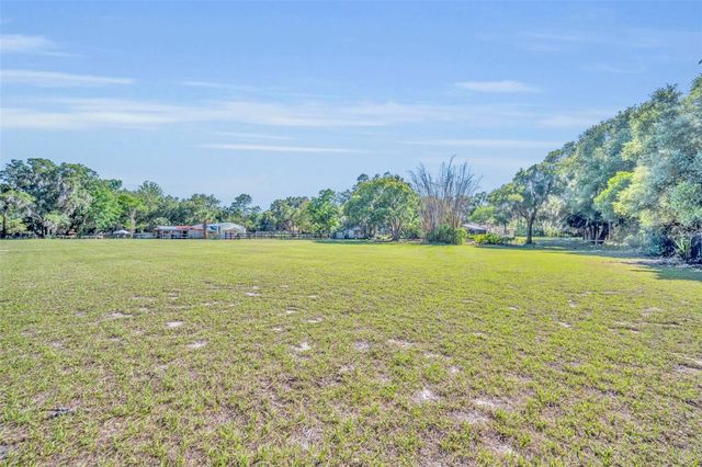495 1ST STREET, Geneva, FL 32732