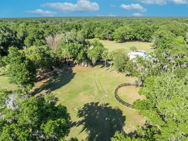 495 1ST STREET, Geneva, FL 32732
