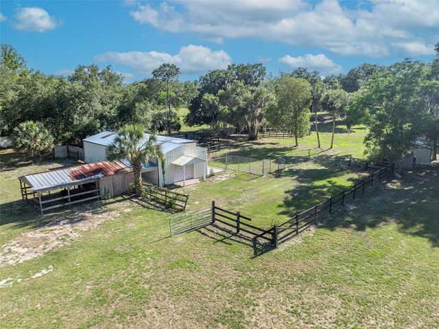 495 1ST STREET, Geneva, FL 32732