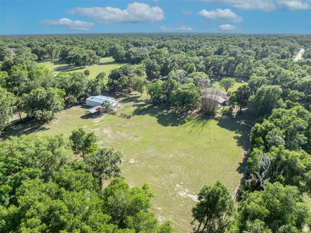 495 1ST STREET, Geneva, FL 32732