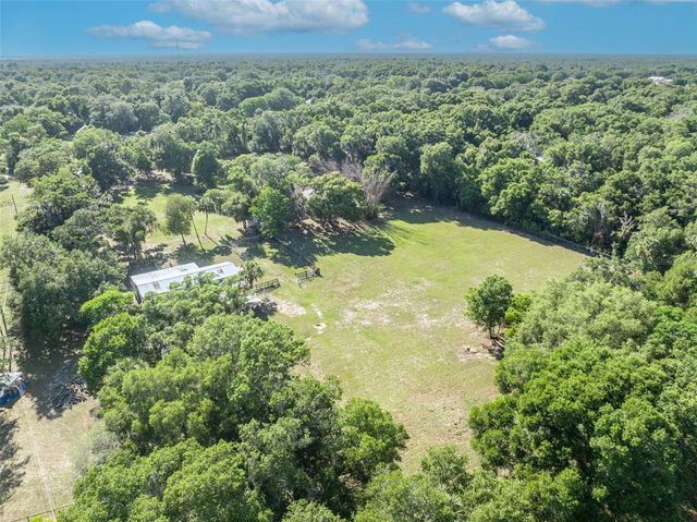 495 1ST STREET, Geneva, FL 32732