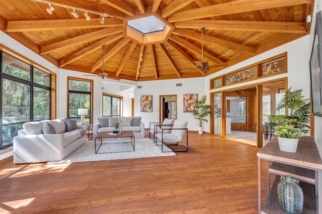 495 1ST STREET, Geneva, FL 32732