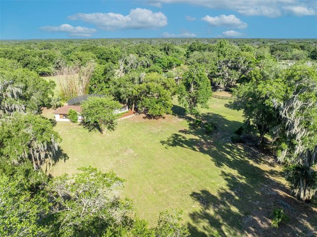 495 1ST STREET, Geneva, FL 32732
