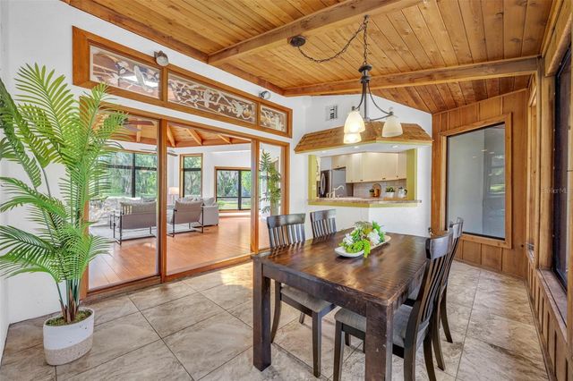 495 1ST STREET, Geneva, FL 32732