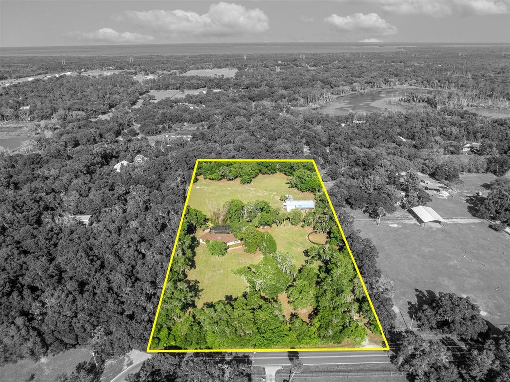 495 1ST STREET, Geneva, FL 32732