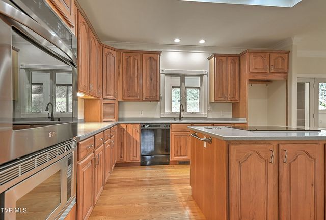 1320 Suntree Road, Unicoi, TN 37692