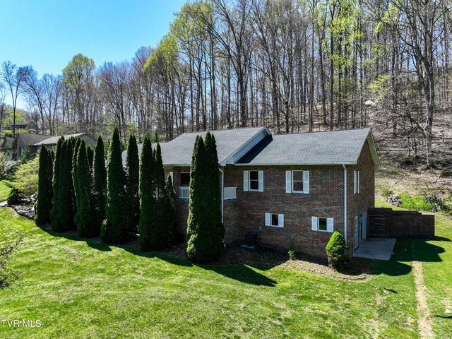 1320 Suntree Road, Unicoi, TN 37692