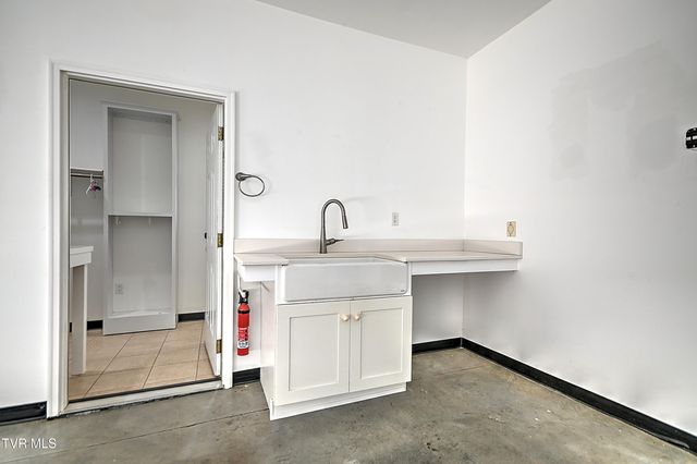 1320 Suntree Road, Unicoi, TN 37692