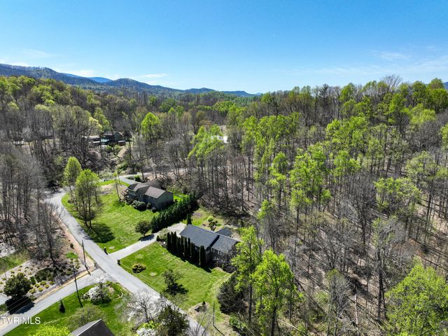 1320 Suntree Road, Unicoi, TN 37692
