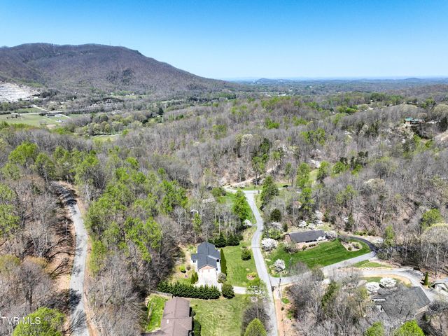 1320 Suntree Road, Unicoi, TN 37692
