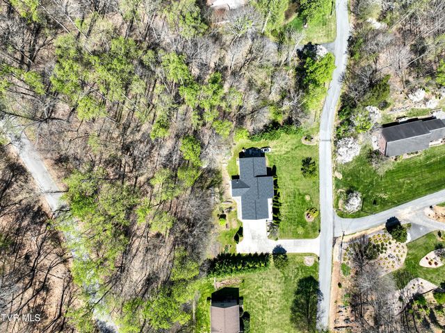 1320 Suntree Road, Unicoi, TN 37692