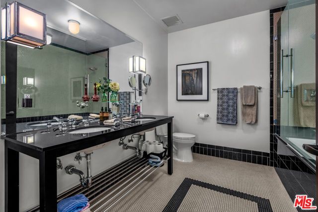 1645 Vine Street 402, Los Angeles, CA 90028