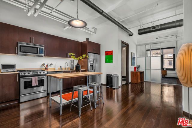 1645 Vine Street 402, Los Angeles, CA 90028