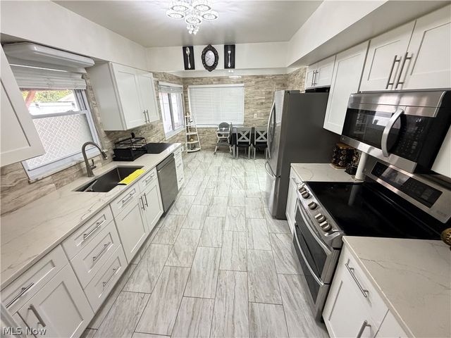 14750 Seneca Trail, Middleburg Heights, OH 44130