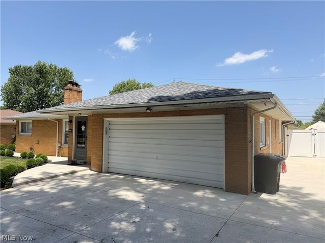 14750 Seneca Trail, Middleburg Heights, OH 44130