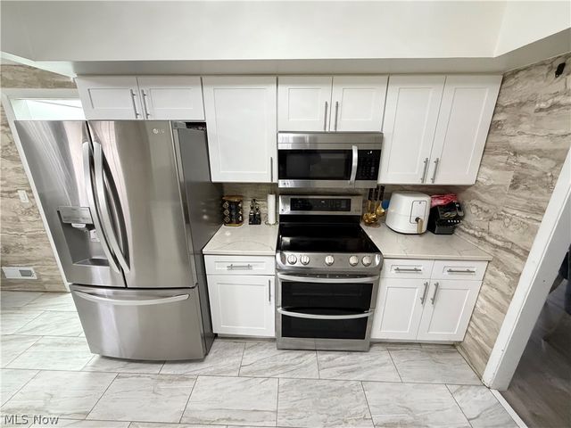 14750 Seneca Trail, Middleburg Heights, OH 44130