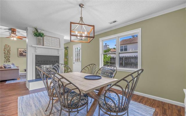 1556 Bunsen DR, Virginia Beach, VA 23454