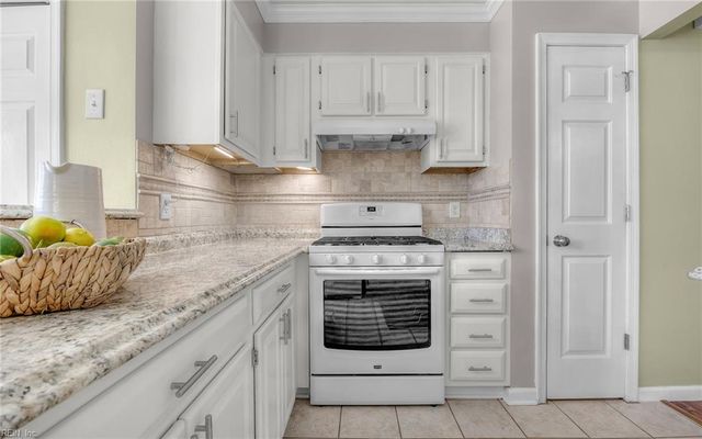 1556 Bunsen DR, Virginia Beach, VA 23454