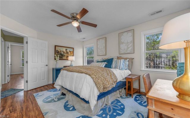 1556 Bunsen DR, Virginia Beach, VA 23454