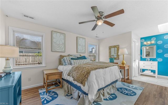 1556 Bunsen DR, Virginia Beach, VA 23454