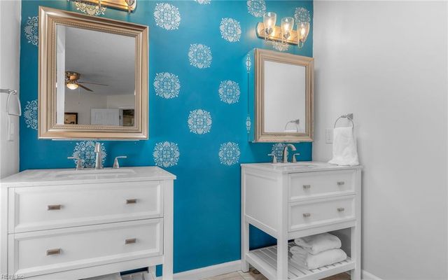 1556 Bunsen DR, Virginia Beach, VA 23454