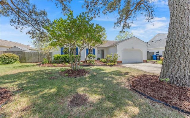 1556 Bunsen DR, Virginia Beach, VA 23454