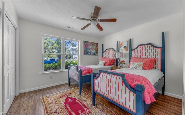 1556 Bunsen DR, Virginia Beach, VA 23454