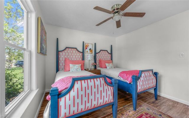 1556 Bunsen DR, Virginia Beach, VA 23454