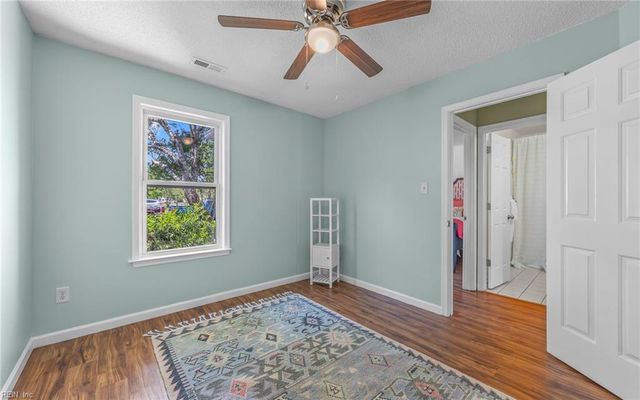 1556 Bunsen DR, Virginia Beach, VA 23454