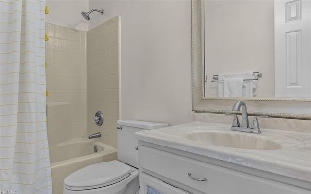 1556 Bunsen DR, Virginia Beach, VA 23454