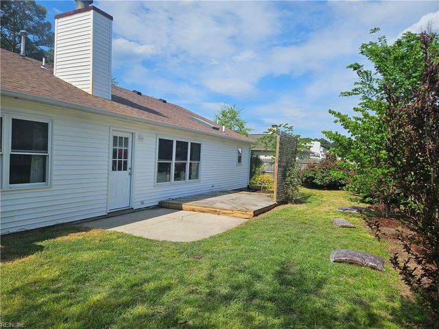 1556 Bunsen DR, Virginia Beach, VA 23454