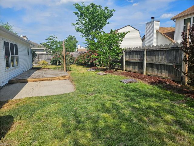 1556 Bunsen DR, Virginia Beach, VA 23454