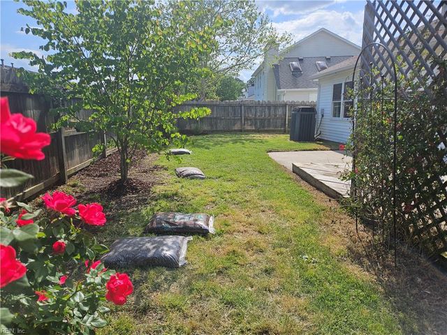 1556 Bunsen DR, Virginia Beach, VA 23454