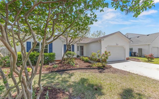 1556 Bunsen DR, Virginia Beach, VA 23454