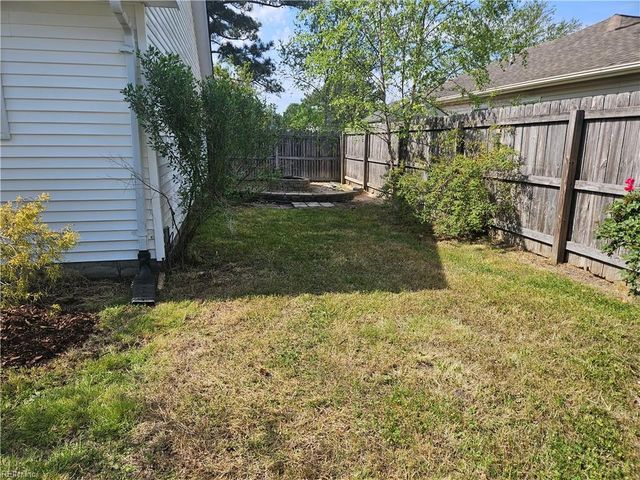 1556 Bunsen DR, Virginia Beach, VA 23454