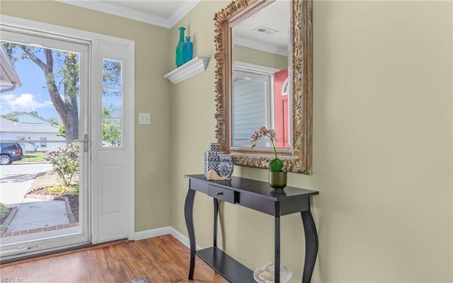 1556 Bunsen DR, Virginia Beach, VA 23454