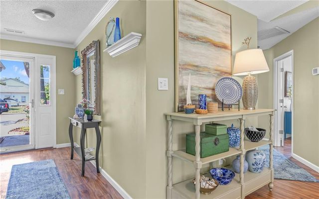 1556 Bunsen DR, Virginia Beach, VA 23454