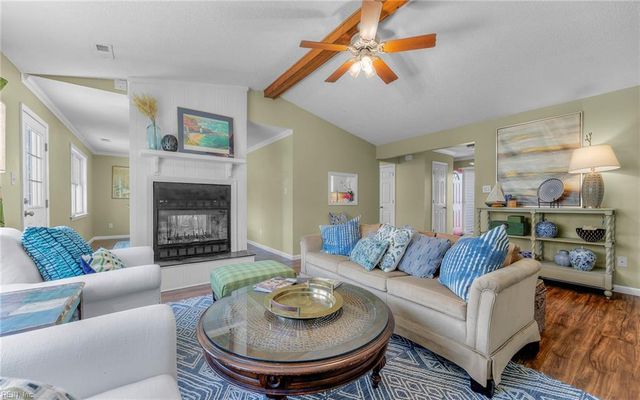 1556 Bunsen DR, Virginia Beach, VA 23454