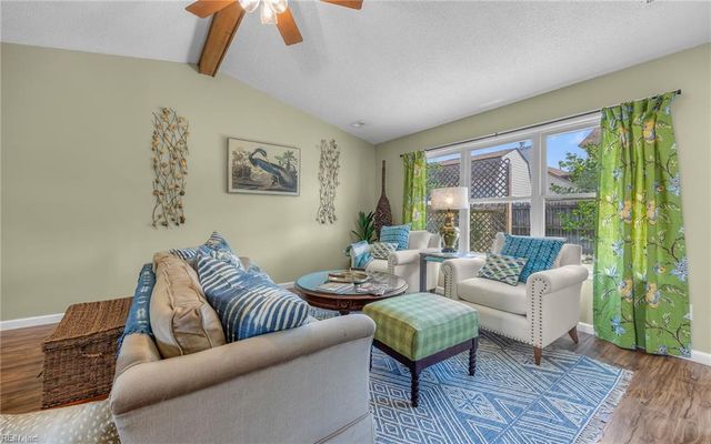 1556 Bunsen DR, Virginia Beach, VA 23454