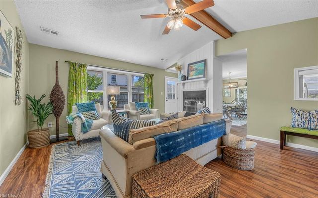 1556 Bunsen DR, Virginia Beach, VA 23454