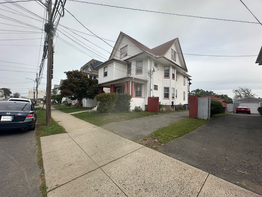 211 Bronx Avenue, Bridgeport, CT 06606