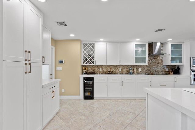 2141 NE 29th Street, Lighthouse Point, FL 33064