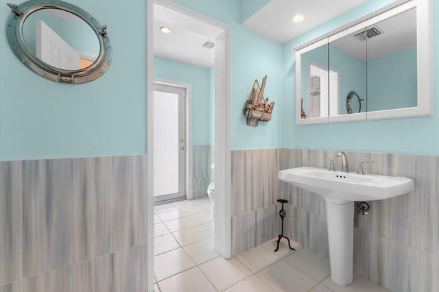 2141 NE 29th Street, Lighthouse Point, FL 33064