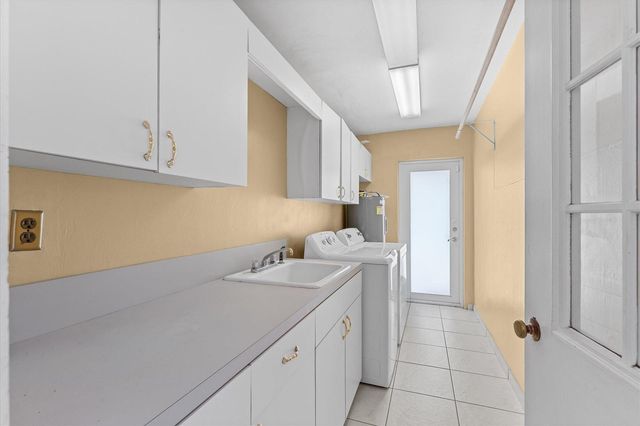 2141 NE 29th Street, Lighthouse Point, FL 33064